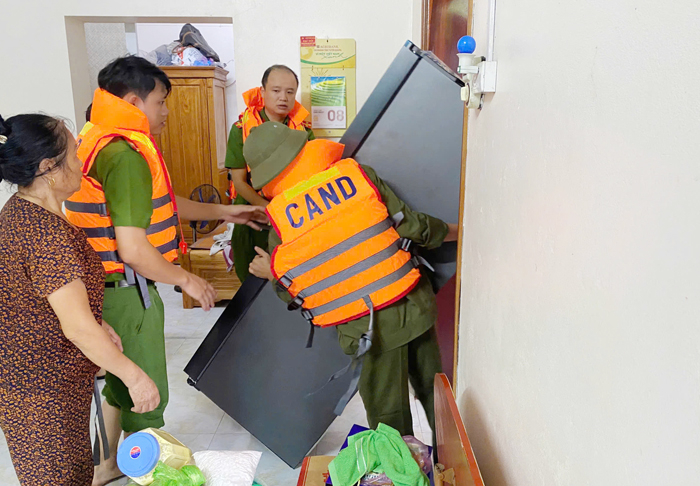 Công An tỉnh Tuyên Quang huy động tối đa lực lượng hỗ trợ người dân -0