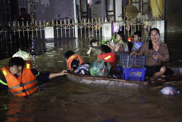 Công an tỉnh Thái Nguyên tổ chức cứu hộ trong đêm -0