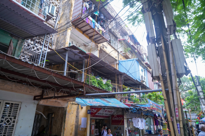 Hải Phòng vẫn ngổn ngang sau bão -0