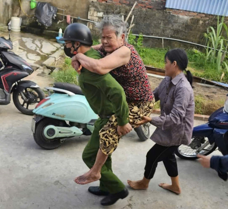 Hải Phòng vẫn ngổn ngang sau bão -1