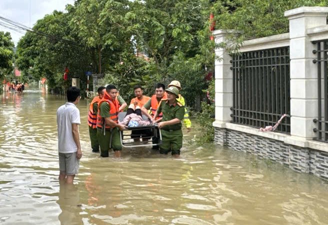Bộ Công an có công khắc phục sự cố sập nhịp cầu Phong Châu và ứng phó, khắc phục hậu quả thiên tai sau bão số 3 -0