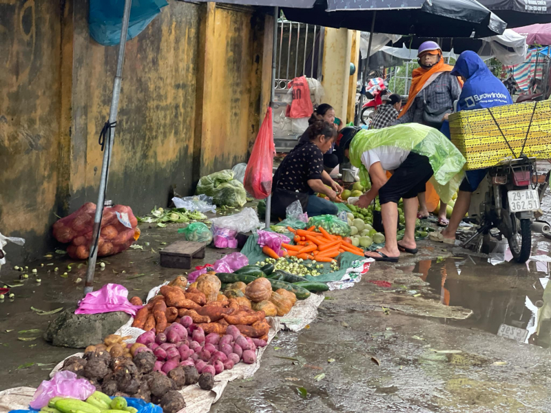 Không thiếu lương thực, thực phẩm nhưng cung ứng khó khăn do giao thông bị chia cắt -0