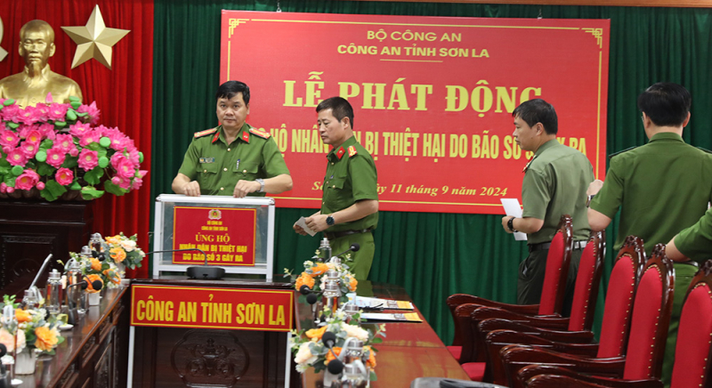 Công an các đơn vị, địa phương ủng hộ người dân vùng lũ -0