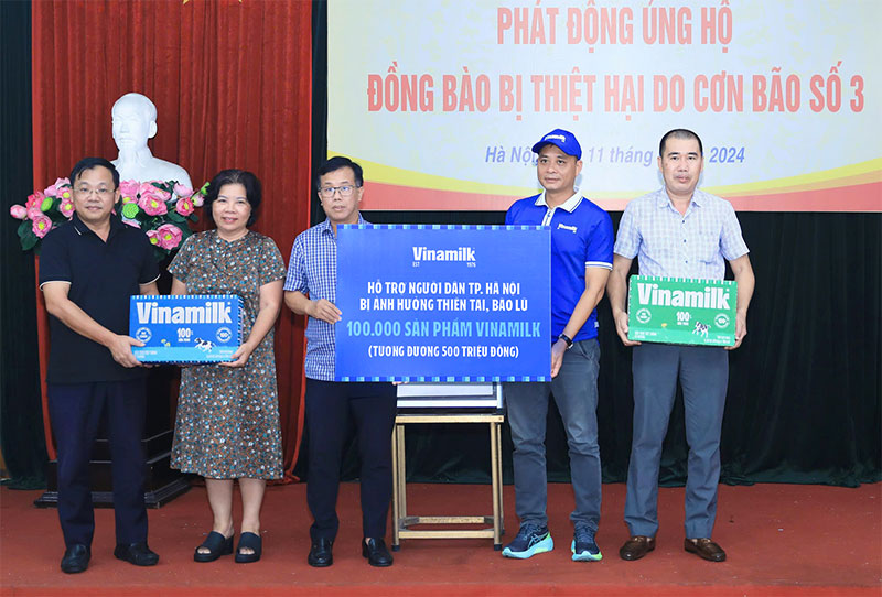 Vinamilk hồ trợ gần 3 tỷ đồng sản phẩm dinh dưỡng thiết yếu cho người dân vùng bão lũ -0