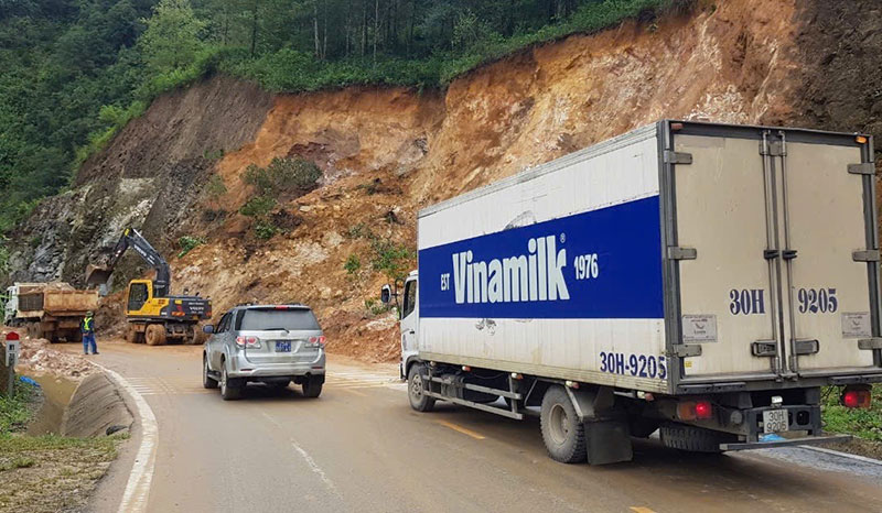 Vinamilk hồ trợ gần 3 tỷ đồng sản phẩm dinh dưỡng thiết yếu cho người dân vùng bão lũ -0