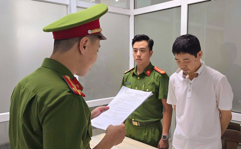 Giám đốc người Hàn Quốc tham ô tiền tỷ của công ty -0