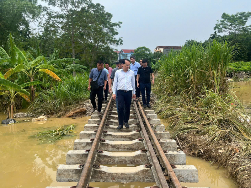 Đường sắt Hà Nội- Lào Cai vẫn tê liệt vì còn hơn 45 điểm sạt lở -0