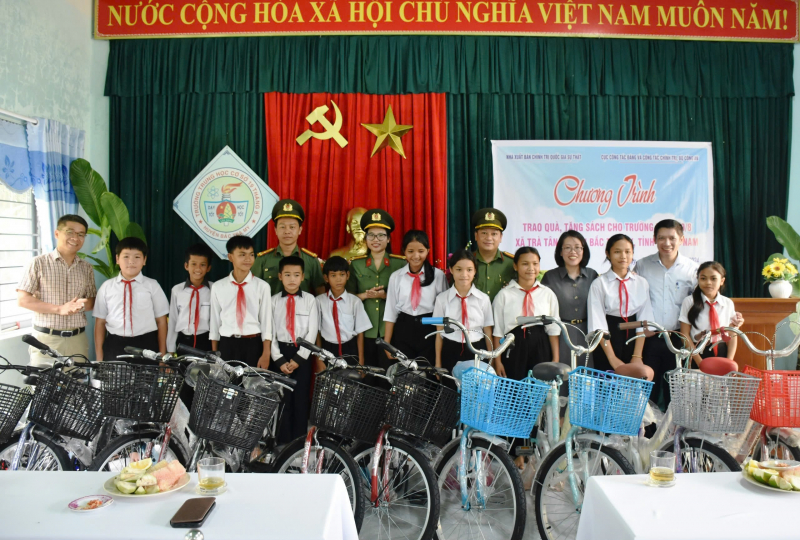 Cục Công tác Đảng và công tác chính trị và Nhà xuất bản chính trị Quốc gia Sự thật về nguồn tại Khu di tích An ninh khu V -0