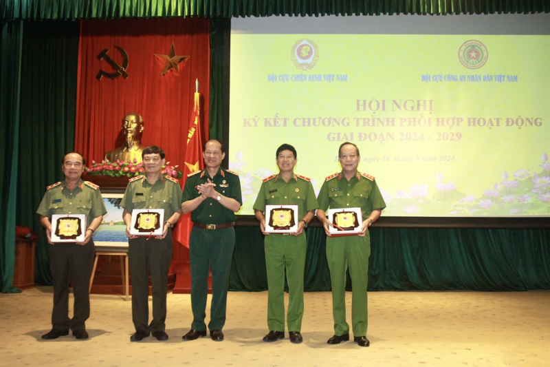 Hội Cựu chiến binh Việt Nam và Hội Cựu CAND Việt Nam ký kết chương ...