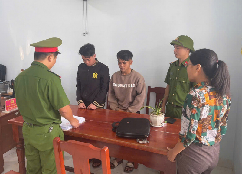 Lộ nhóm “yêu râu xanh” từ clip do chính kẻ hiếp dâm quay lại -0