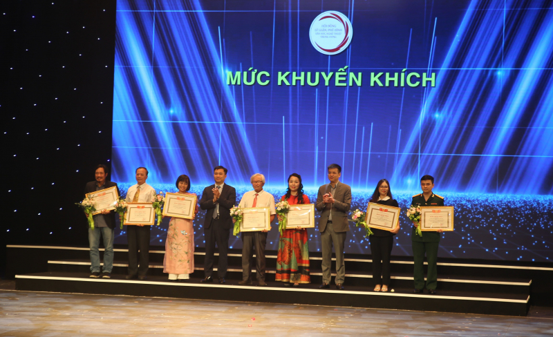 25 tác phẩm được trao Tặng thưởng tác phẩm lý luận, phê bình văn học, nghệ thuật xuất bản năm 2023 -0