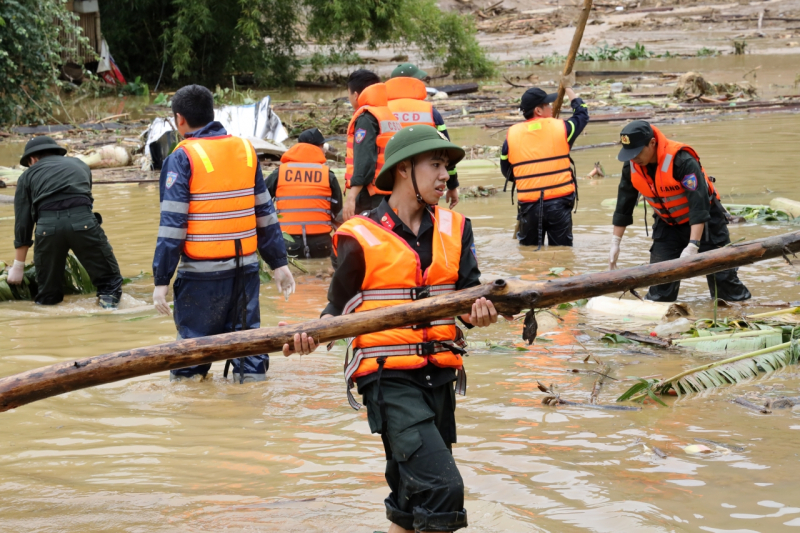 Tập trung ứng phó, khắc phục hậu quả bão số 4 và mưa lũ -0