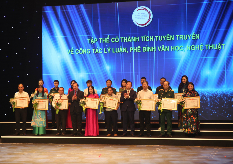 25 tác phẩm được trao Tặng thưởng tác phẩm lý luận, phê bình văn học, nghệ thuật xuất bản năm 2023 -0