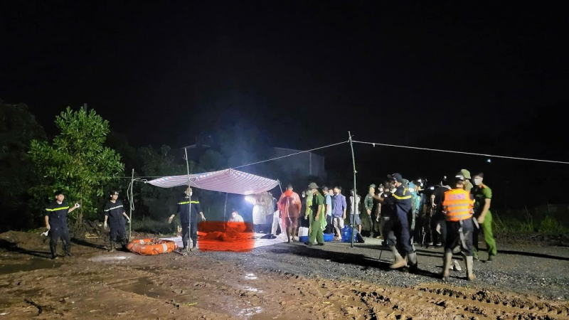 Phát hiện thi thể nạn nhân thứ 3 vụ sập cầu Phong Châu  -0