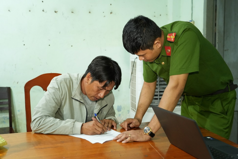 Tạm giữ đối tượng chống và gây thương tích cho người thi hành công vụ -0