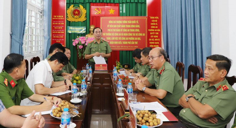 Thứ trưởng Trần Quốc Tỏ thăm, làm việc với Công an xã, phường tại TP Cần Thơ -0