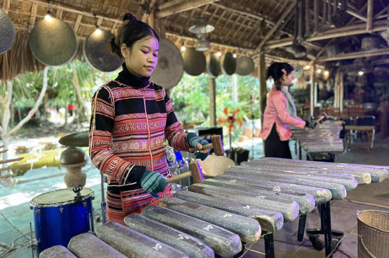 Nhịp đàn ở ghềnh Đá Đĩa -0