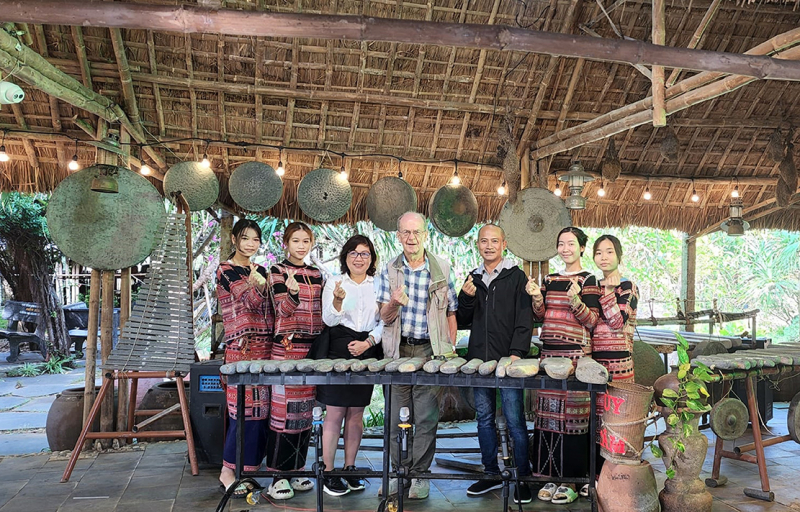 Nhịp đàn ở ghềnh Đá Đĩa -0