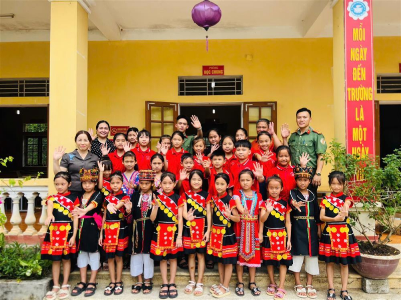 Police officers teach English to children in remote areas -0