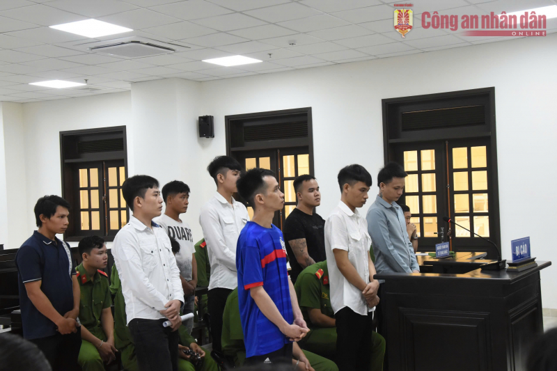 Chém người do mâu thuẫn trong quán karaoke, nhóm tội phạm lĩnh trên 53 năm tù -0