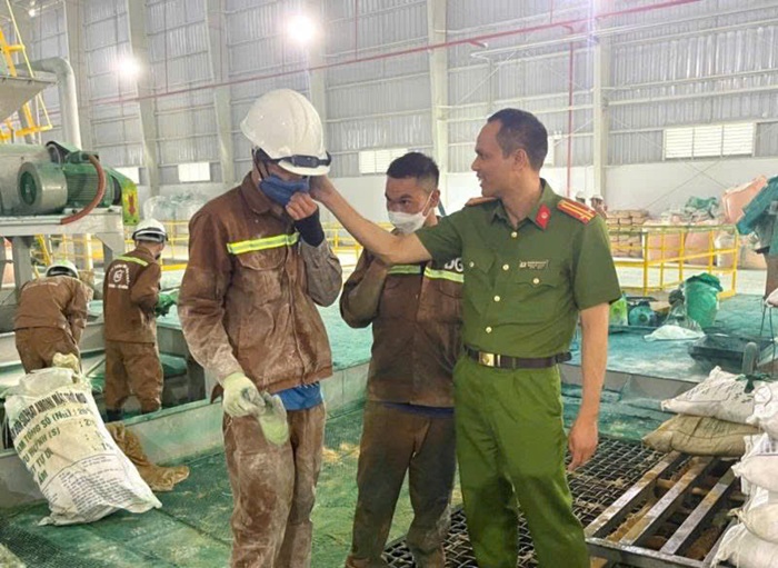 Thanh niên vùng biên giới được Công an giới thiệu việc làm -0