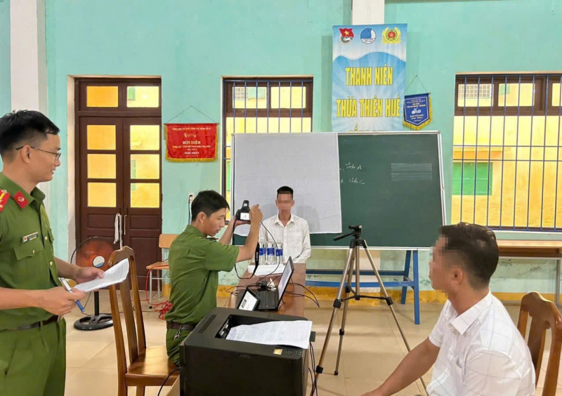 Công an Thừa Thiên Huế làm thủ tục cấp Căn cước công dân cho 41 phạm nhân được đề nghị đặc xá -0