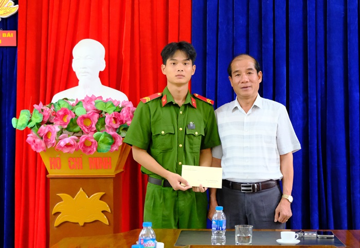 Công an tỉnh Lâm Đồng chia sẻ với CBCS và nhân dân các tỉnh phía Bắc -0