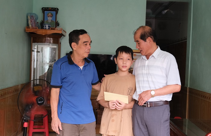 Công an tỉnh Lâm Đồng chia sẻ với CBCS và nhân dân các tỉnh phía Bắc -0