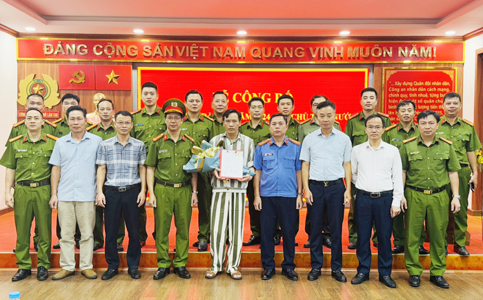 Nhiều trại giam công bố quyết định đặc xá cho phạm nhân -0