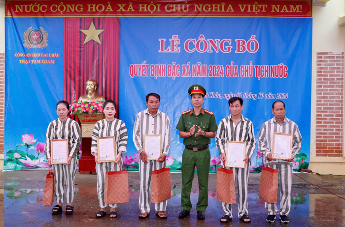 Nhiều trại giam công bố quyết định đặc xá cho phạm nhân -0