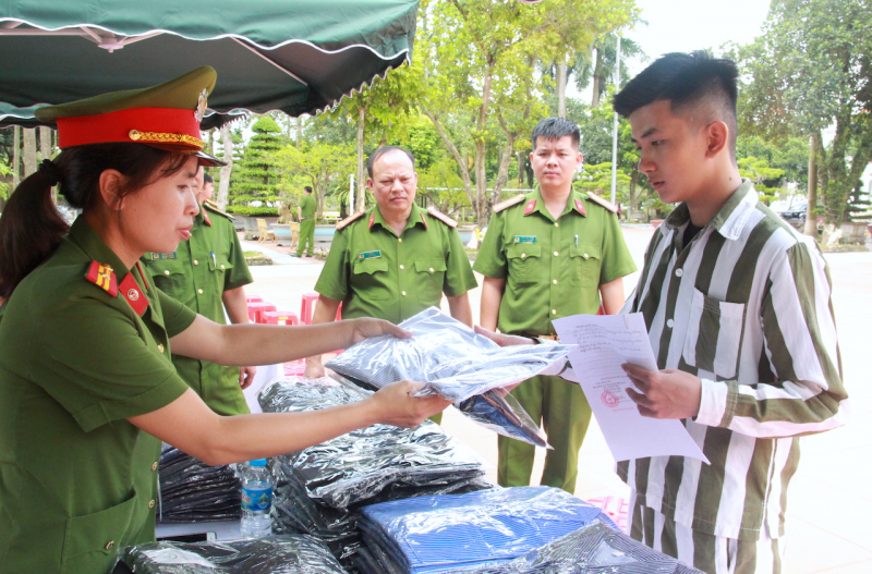 Rộn ràng ngày hội đặc xá tại Trại giam Phú Sơn 4 -0