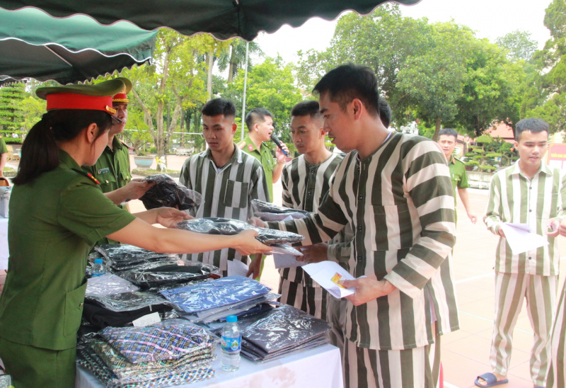 Rộn ràng ngày hội đặc xá tại Trại giam Phú Sơn 4 -1