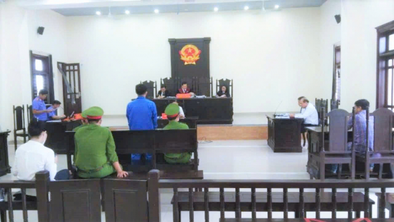 12 năm tù cho cựu cán bộ Công an giả mạo chữ ký Trưởng Công an huyện -0