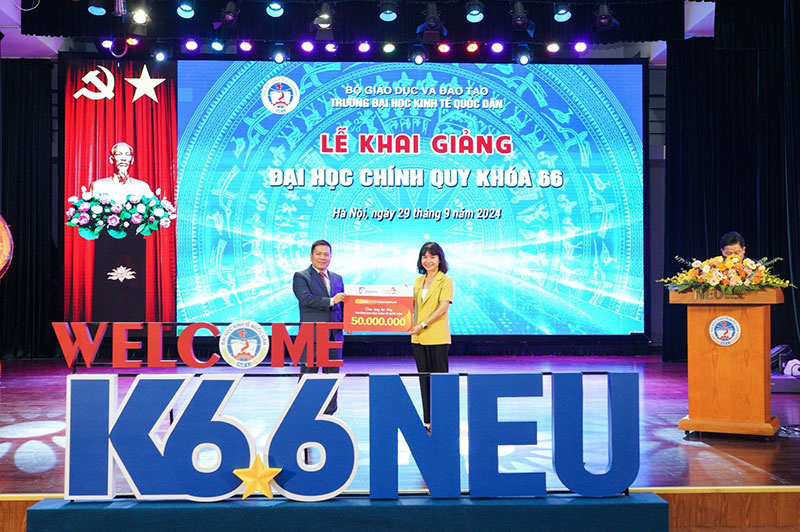 Trao học bổng ROX Share cho sinh viên có hoàn cảnh khó khăn -0