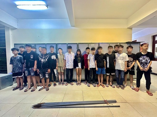 Làm rõ gần 40 thanh, thiếu niên mang dao nhọn, tuýp sắt tụ tập đánh nhau trong đêm -0
