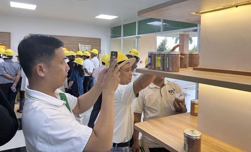 Khách hàng khám phá quy trình sản xuất tại Nhà máy Đạm Phú Mỹ -0