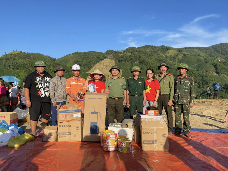 Công an huyện Mường Lát hỗ trợ người dân bản Ún ổn định cuộc sống -0