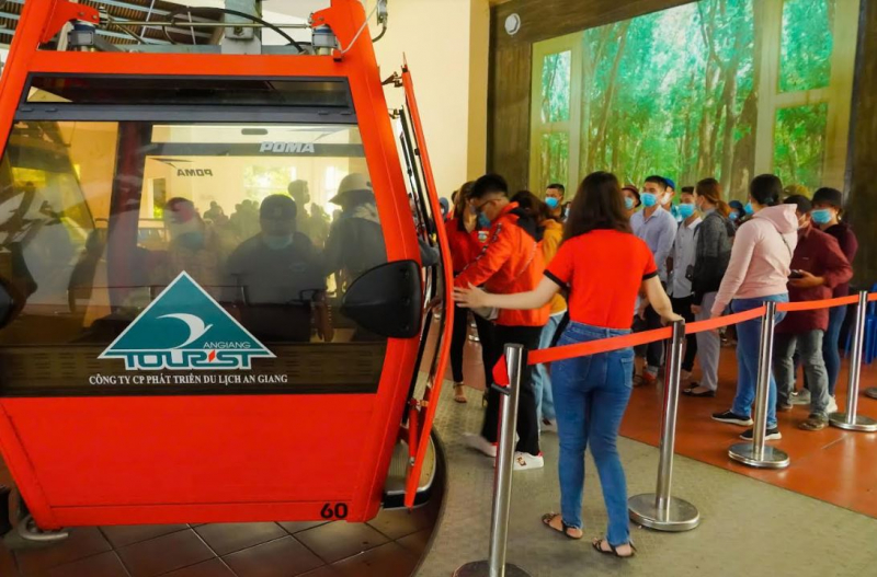 Lên Cáp treo núi Cấm để “chinh phục “nóc nhà” miền Tây -0