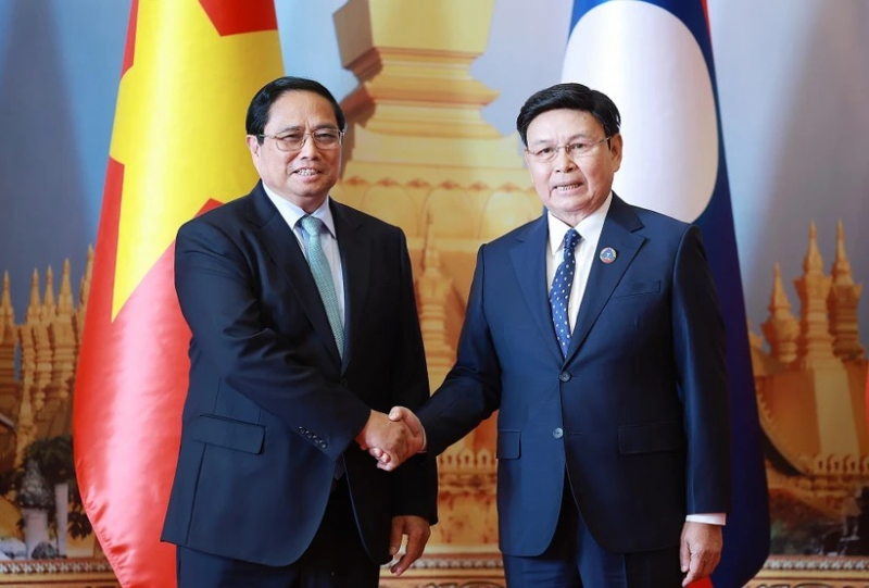 Vietnamese PM meets with Lao NA Chairman in Vientiane -0