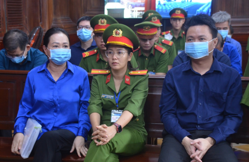 Bị cáo Trần Thị Mỹ Dung khóc và gửi lời xin lỗi các bị hại -0