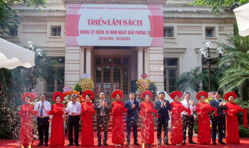 Khai mạc Triển lãm Sách chào mừng kỷ niệm 70 năm Ngày Giải phóng Thủ đô -0