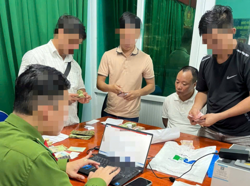 Bắt giữ người bán cháo lòng giả danh “cục phó cục cảnh sát hình sự” lừa chạy án -0