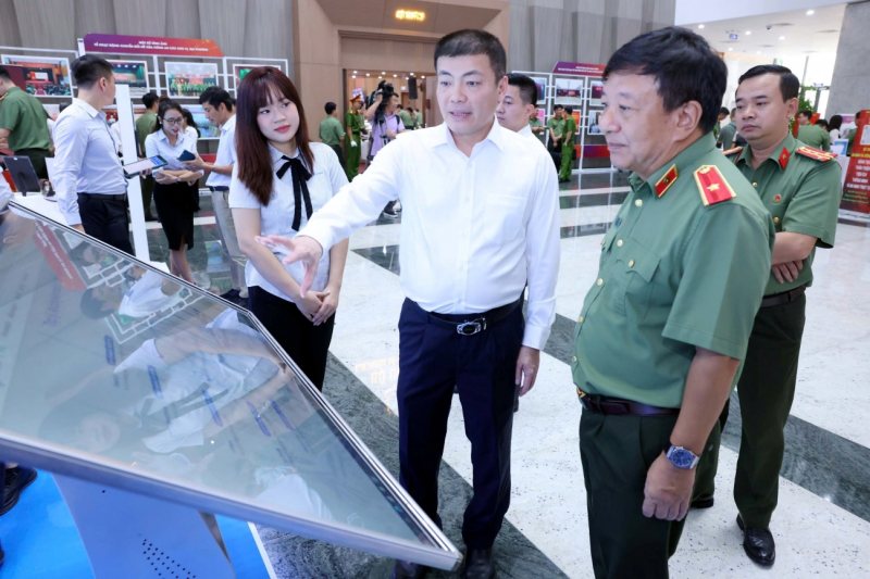 Tạo lập, kết nối, phát triển dữ liệu để chuyển đổi mạnh mẽ trạng thái làm việc trong CAND -0
