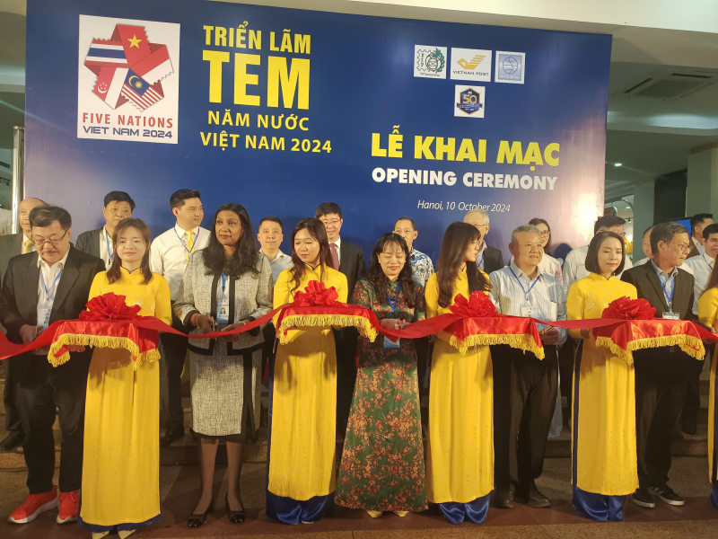 Trưng bày 300 khung tem tại Triển lãm tem 5 nước ASEAN và HongKong -0