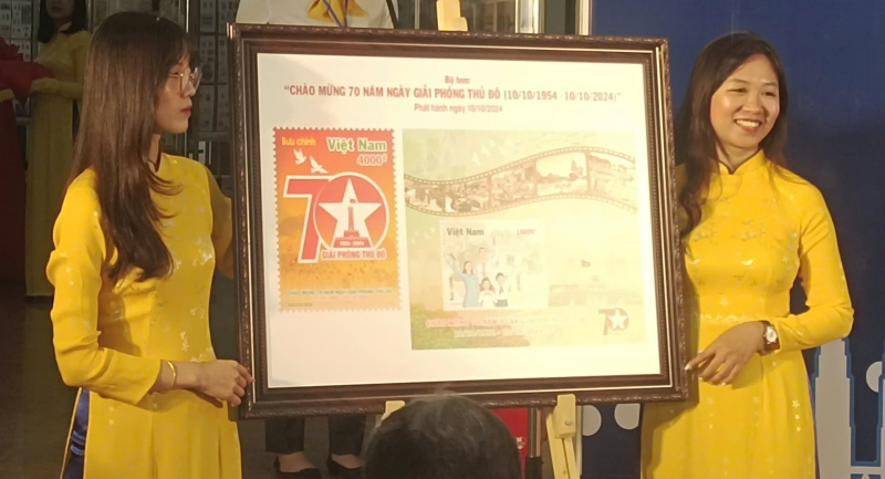 Trưng bày 300 khung tem tại Triển lãm tem 5 nước ASEAN và HongKong -0