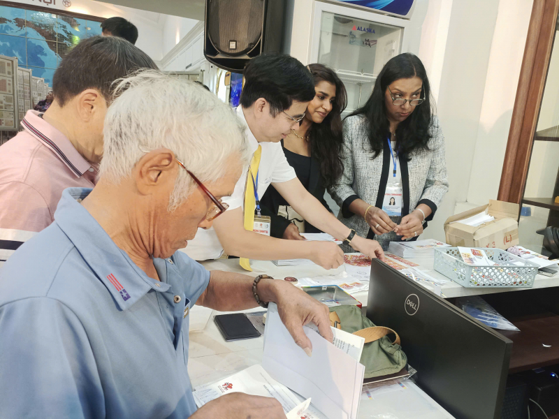 Trưng bày 300 khung tem tại Triển lãm tem 5 nước ASEAN và HongKong -0