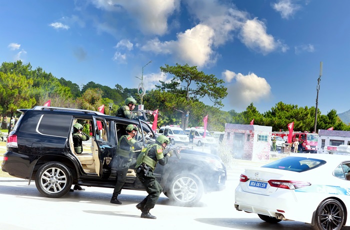 Lực lượng Công an phô diễn sức mạnh tại Đại hội Khỏe Vì An ninh Tổ quốc -4
