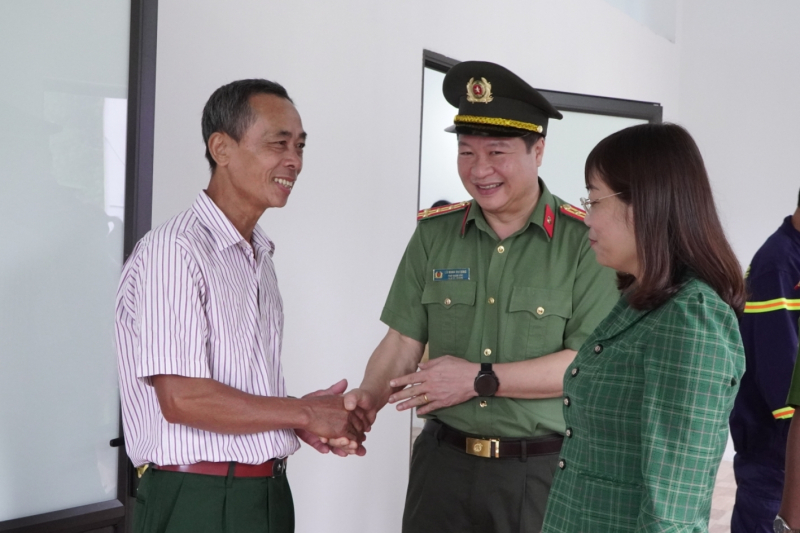 Bàn giao nhà cho người dân bị thiệt hại bởi thiên tai -0
