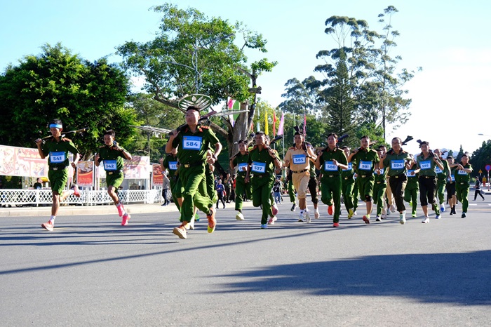 Công an Lâm Đồng Nhất toàn đoàn môn Chạy ứng dụng -0