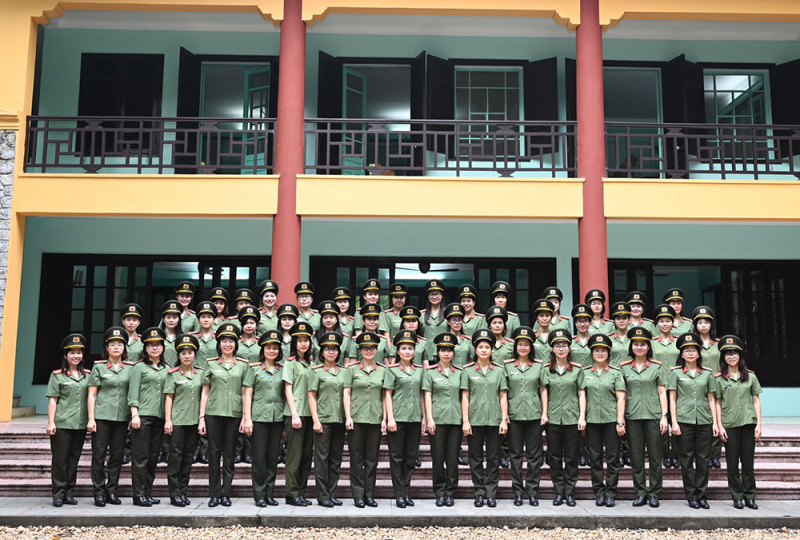Hội Phụ nữ Cụm thi đua số 1 tổ chức sinh hoạt chính trị, “về nguồn” -0